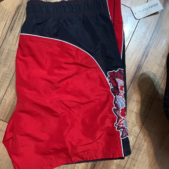 Swim shorts BNWT size 32/34 red and black Hawaiian floral - Picture 8 of 8